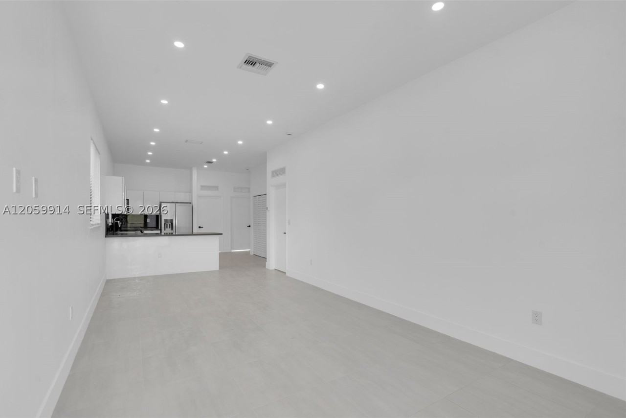 18362 Sw 102nd Pl #18316 - Photo 4 of 41