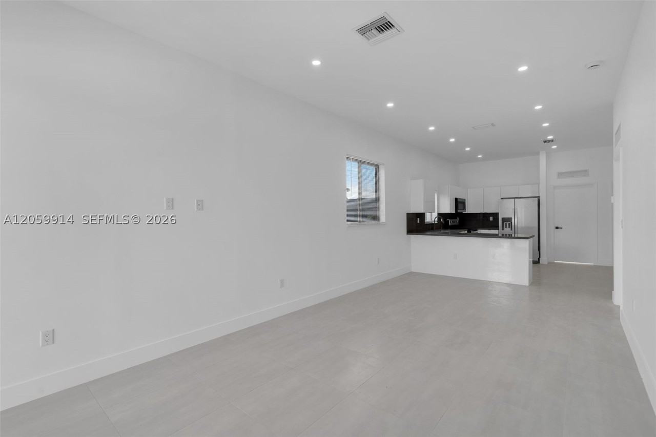 18362 Sw 102nd Pl #18316 - Photo 5 of 41