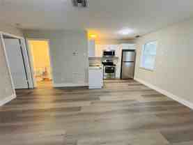 1011 Sw 8th St #D - Photo 1 of 1