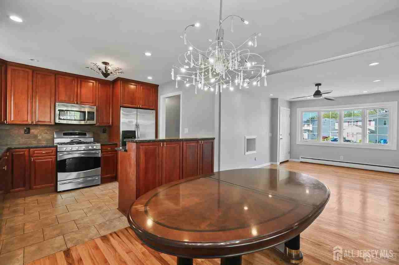 262 Wall St - Photo 3 of 16