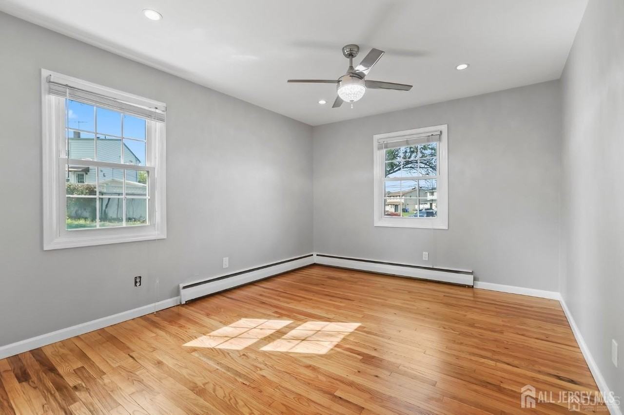 262 Wall St - Photo 7 of 16
