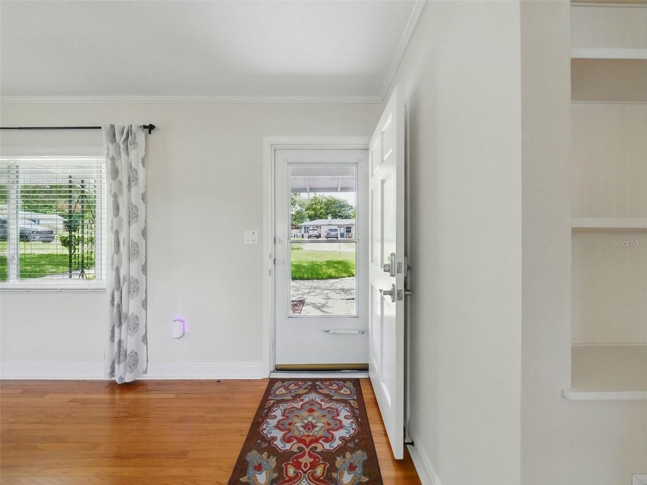 1426 Crestview Dr - Photo 2 of 38