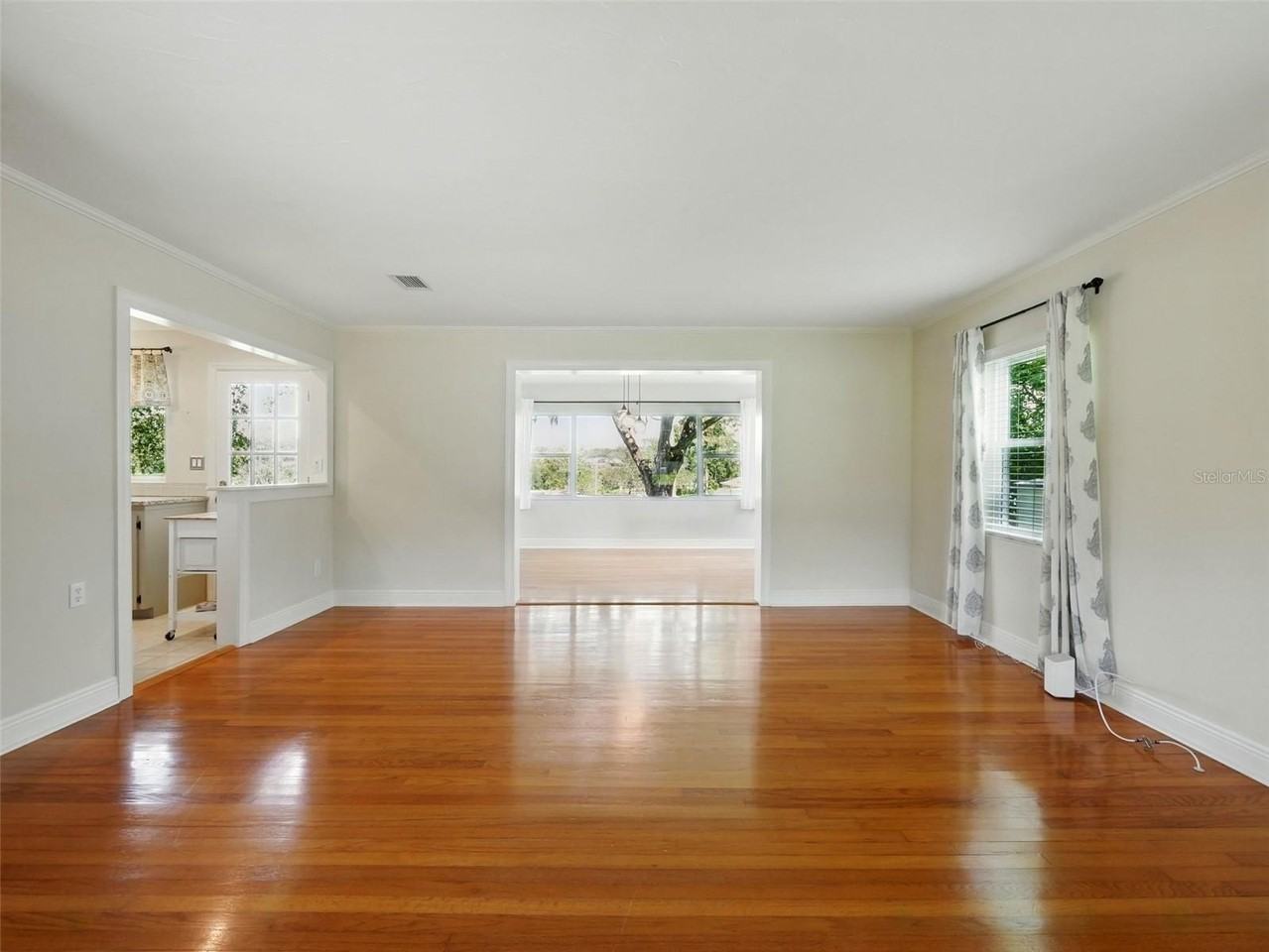 1426 Crestview Dr - Photo 4 of 38