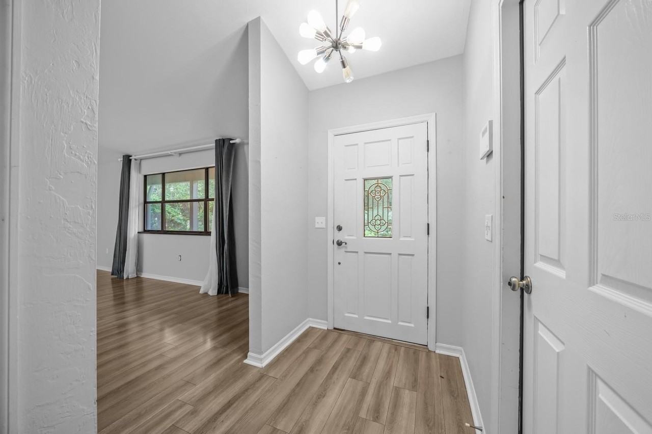 8025 Sw 47th Ct - Photo 6 of 37