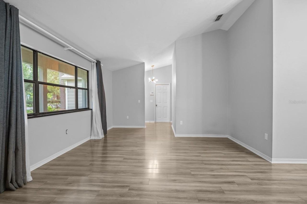 8025 Sw 47th Ct - Photo 7 of 37