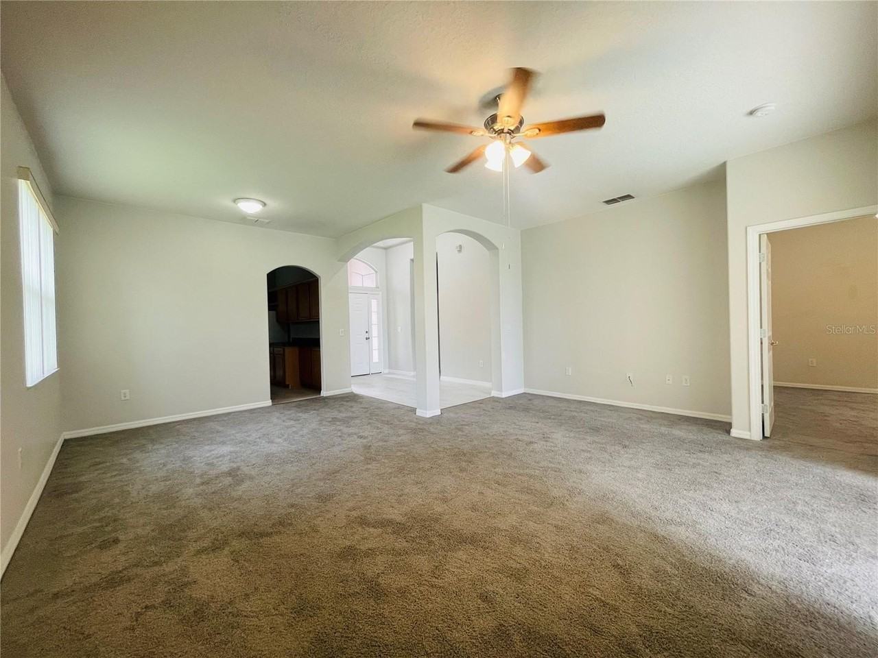 1738 Golfview Dr - Photo 6 of 31