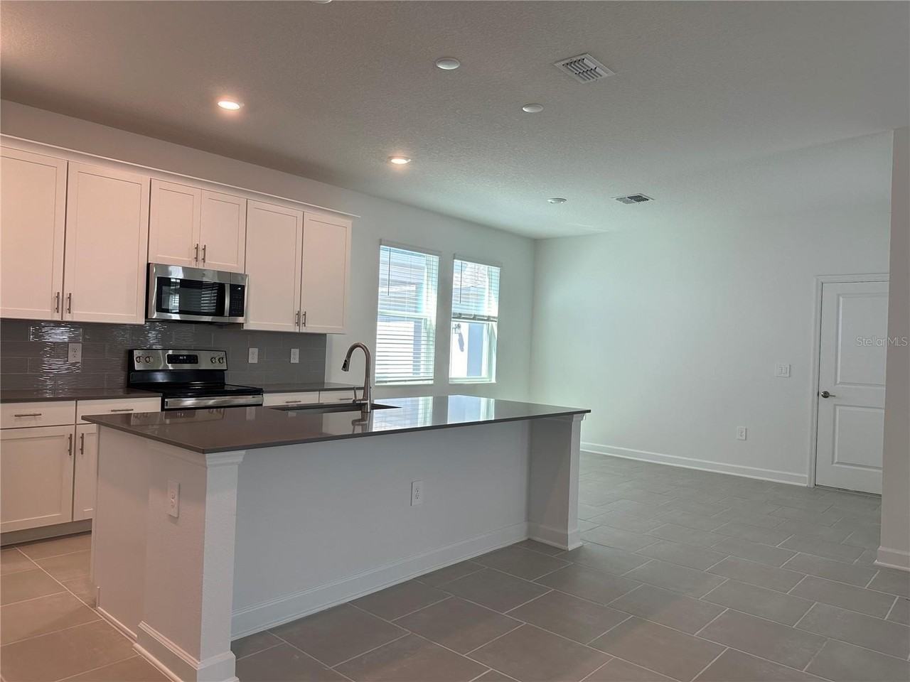 3052 Park Vale Rd - Photo 6 of 35