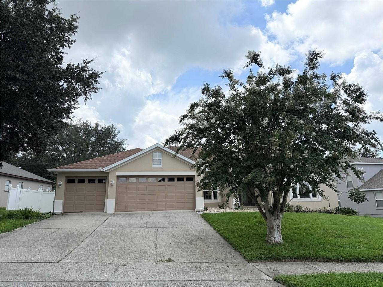 2413 Prairie View Dr - Photo 3 of 50