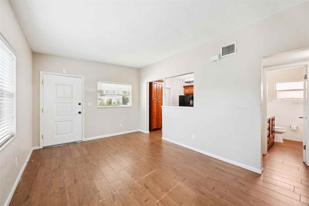 1417 E Harding St - Photo 3 of 26