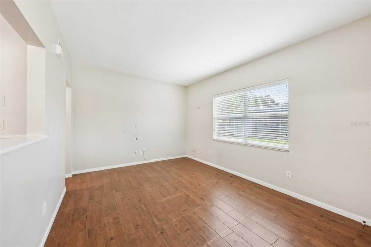 1417 E Harding St - Photo 5 of 26