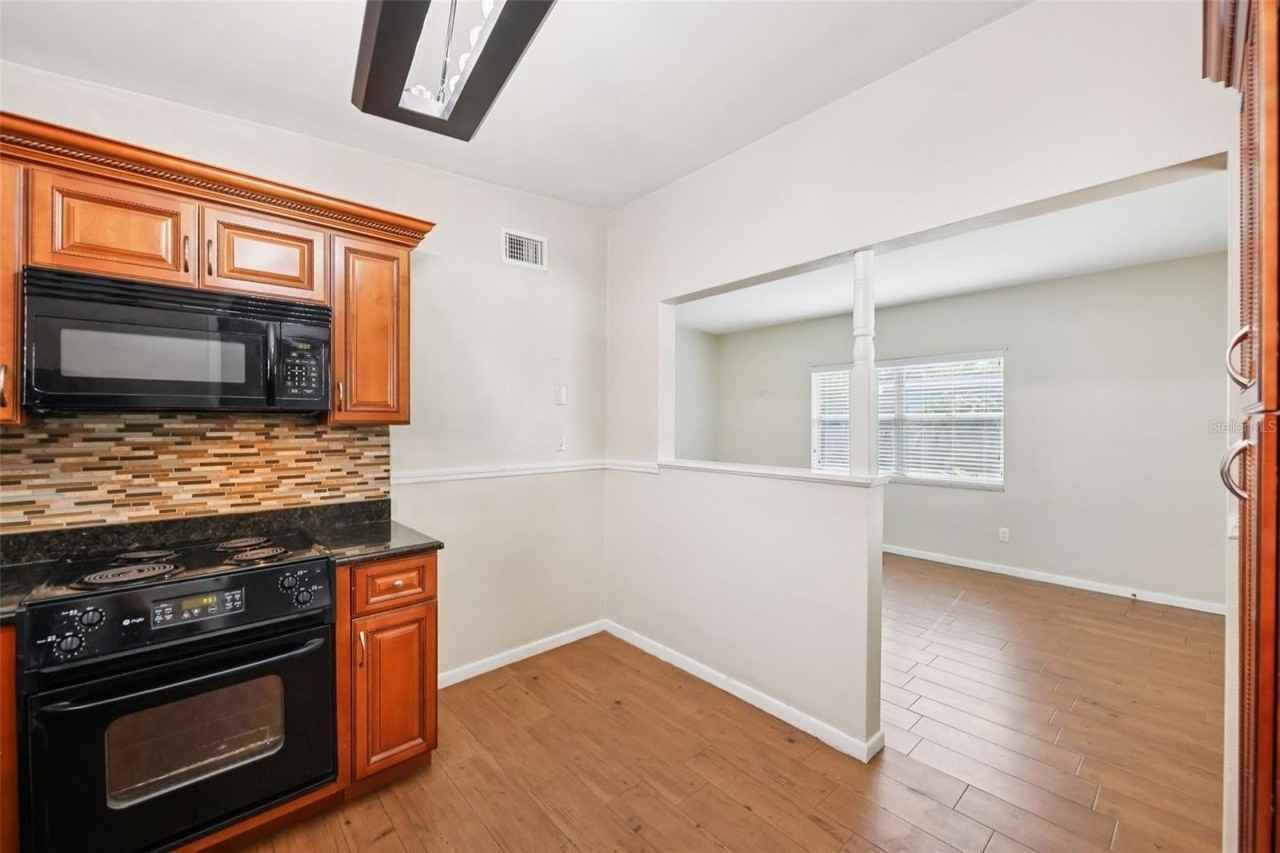 1417 E Harding St - Photo 7 of 26