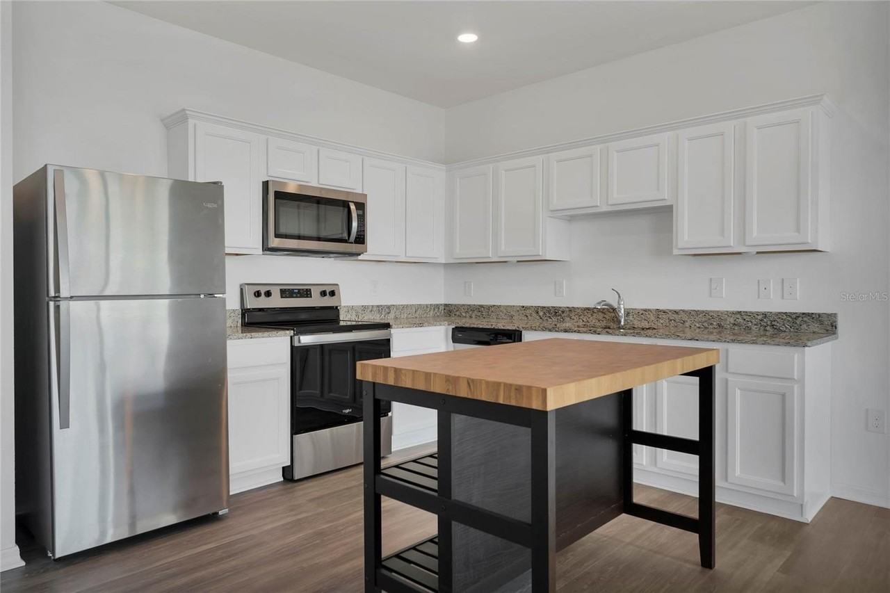 840 Grandin St - Photo 3 of 22