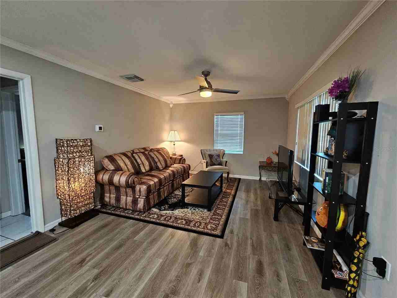 2117 Ivey Ln - Photo 4 of 10