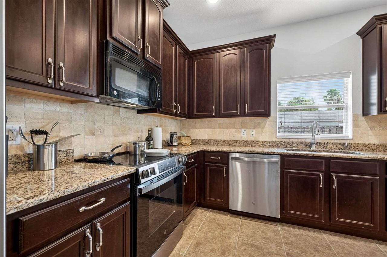 3204 W Marlin Ave - Photo 7 of 33