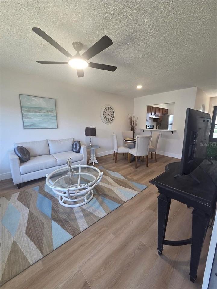 13719 Mission Oaks Blvd - Photo 5 of 12