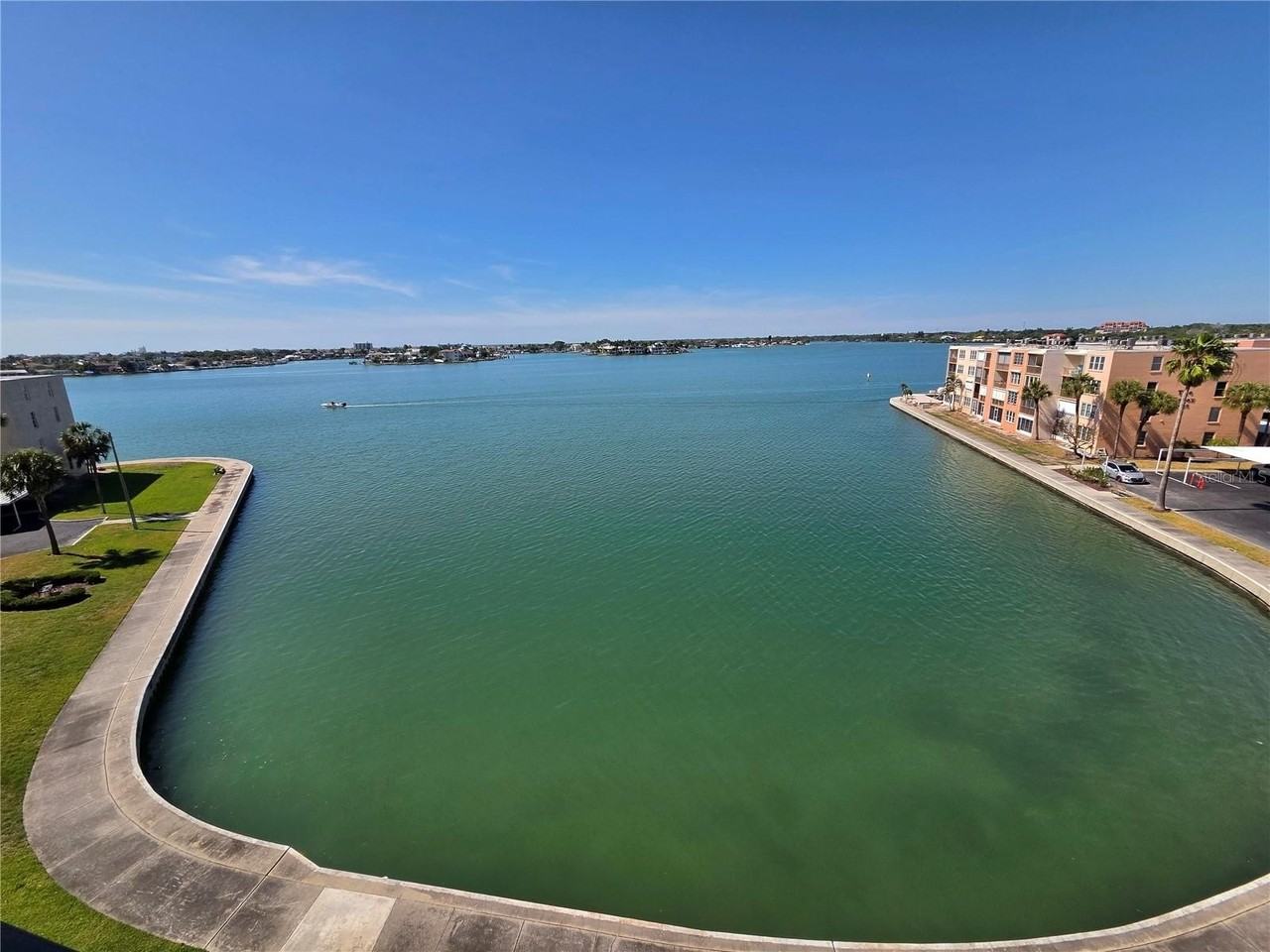7700 Sun Island Dr S #503 - Photo 4 of 20