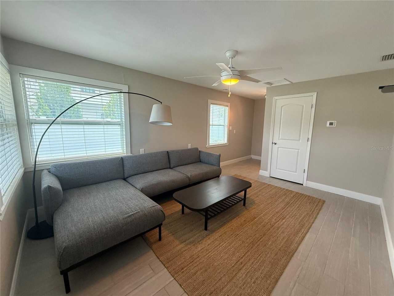 3200 W De Bazan Ave - Photo 4 of 11
