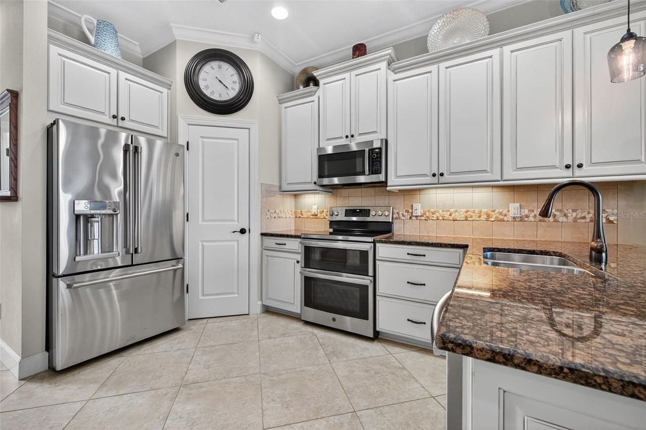 6080 Moorings Dr S - Photo 6 of 41