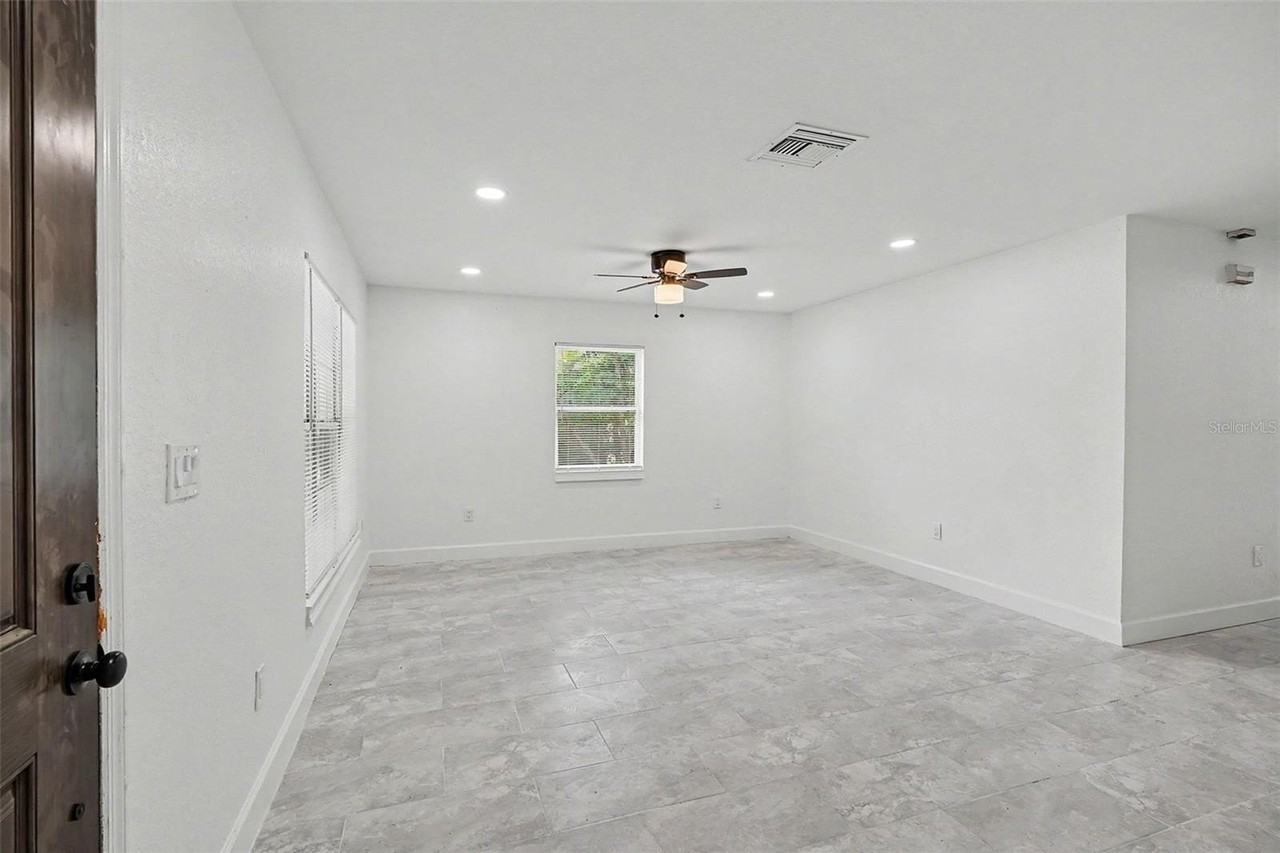 1128 Neville Ave - Photo 4 of 27