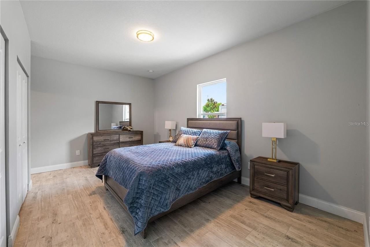 2617 W Saint Joseph St #2 - Photo 7 of 15