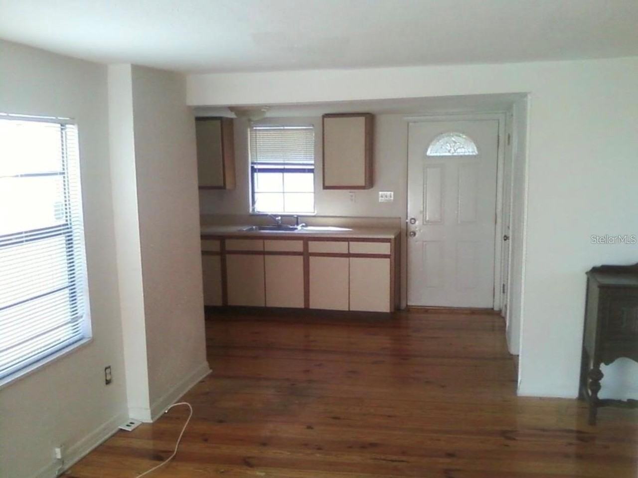 7205 S Manhattan Ave - Photo 2 of 5