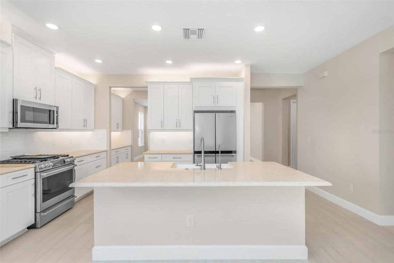 2676 Leafwing Ct - Photo 4 of 25