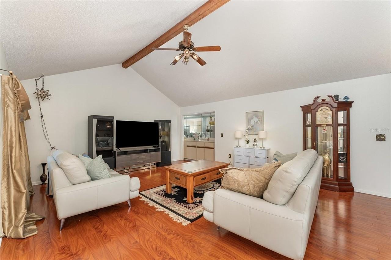 4240 Creekwood Ln - Photo 5 of 15