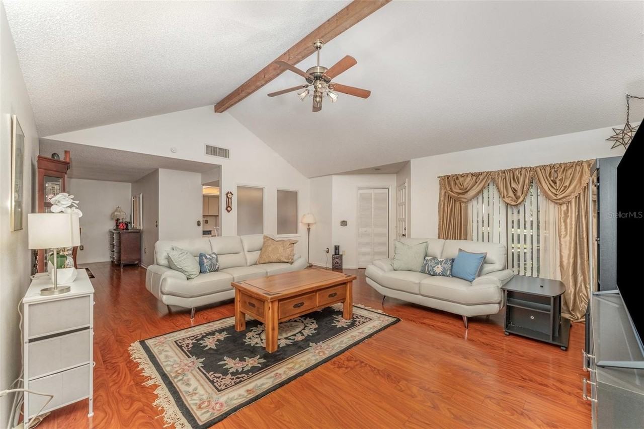 4240 Creekwood Ln - Photo 6 of 15