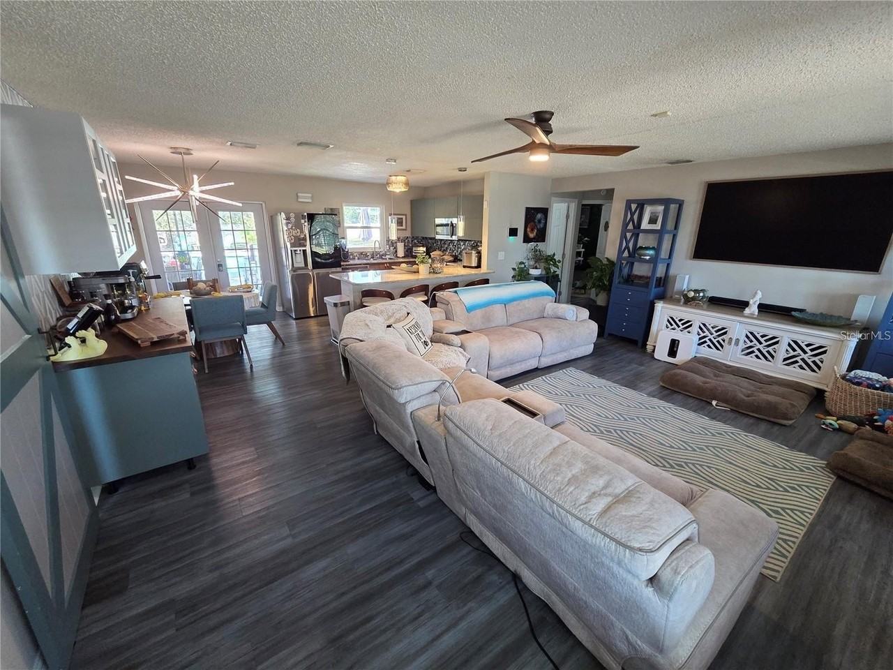 6301 S Renellie Ct - Photo 2 of 23