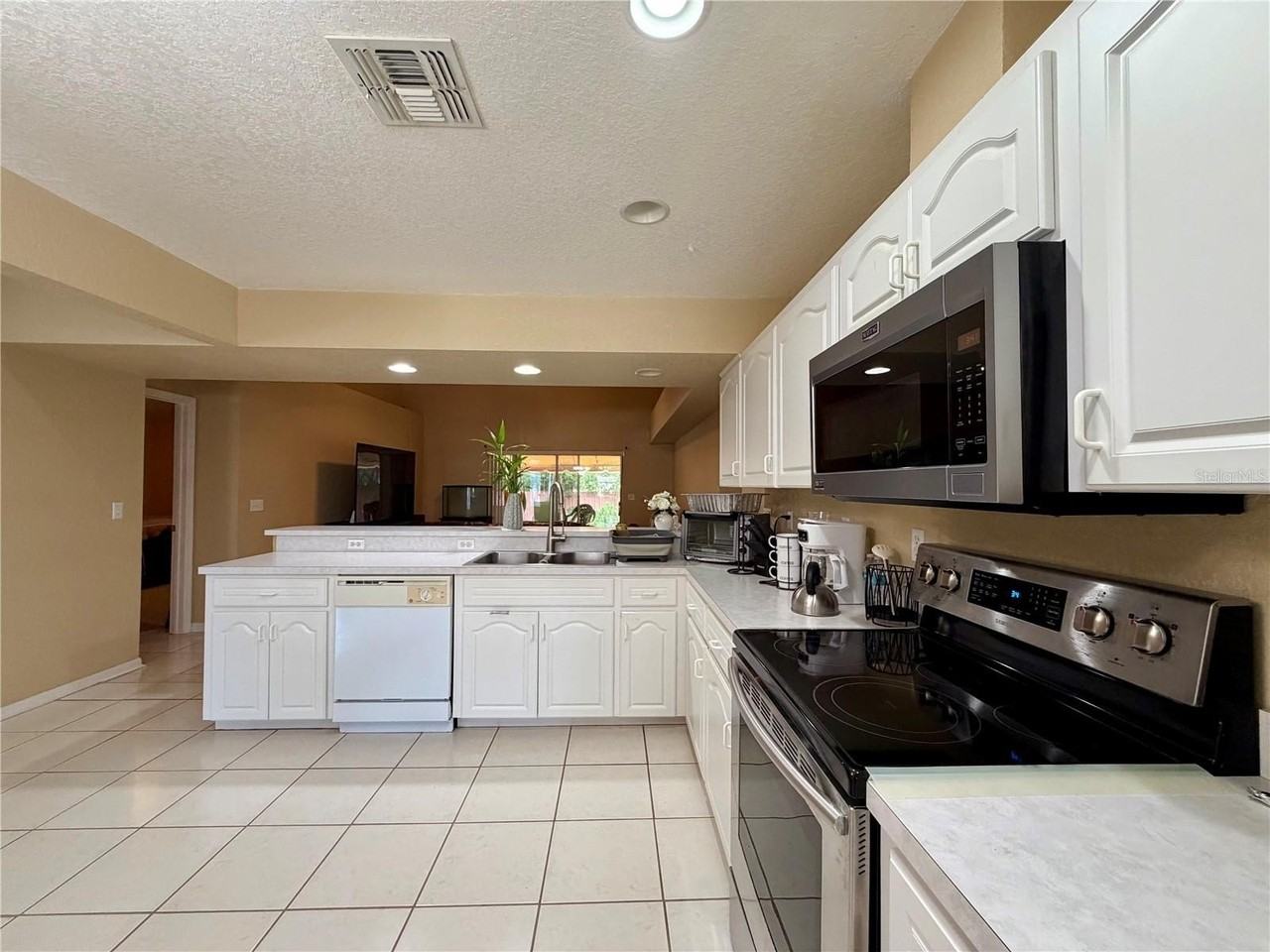 1762 Grey Fox Dr - Photo 3 of 17