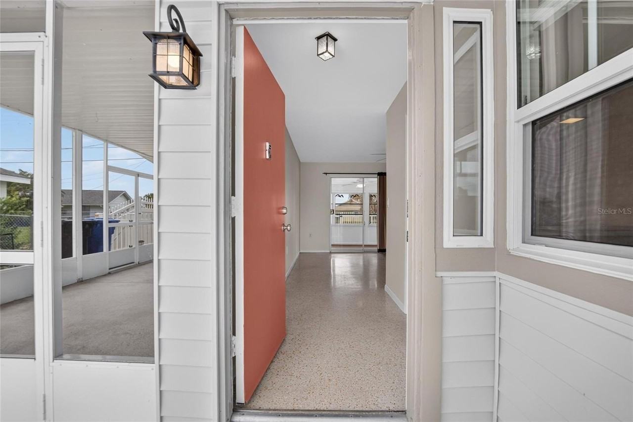 705 Thunderbird Ave - Photo 2 of 50