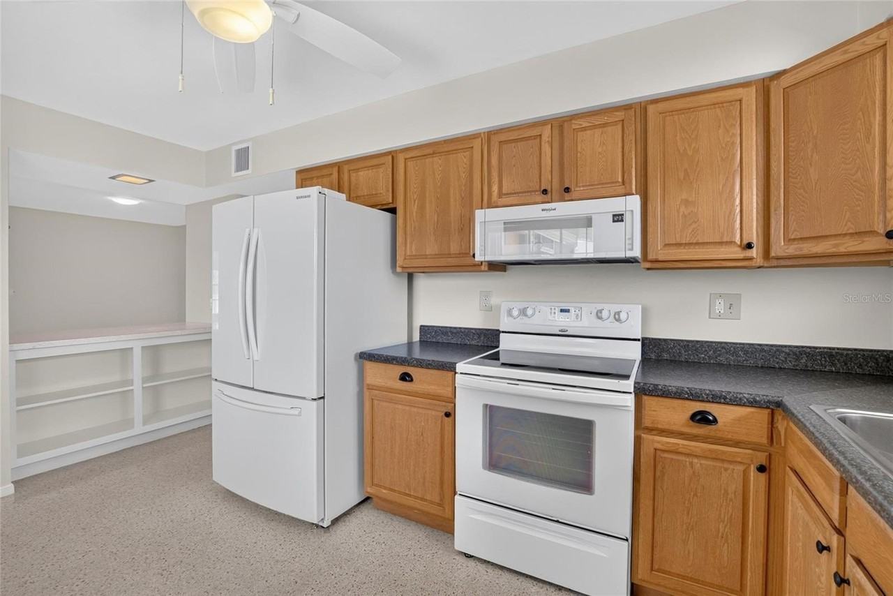 705 Thunderbird Ave - Photo 7 of 50