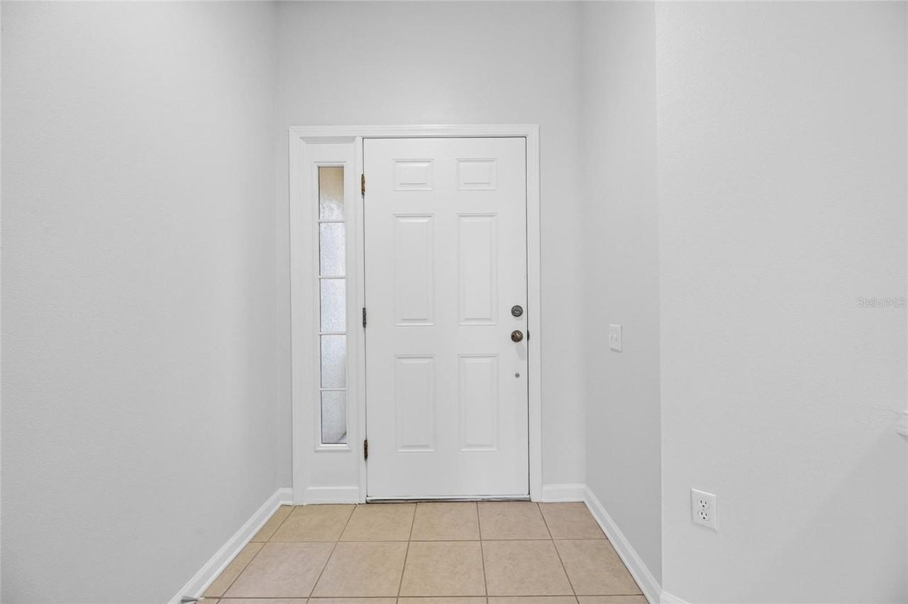 4979 Pond Ridge Dr - Photo 4 of 32