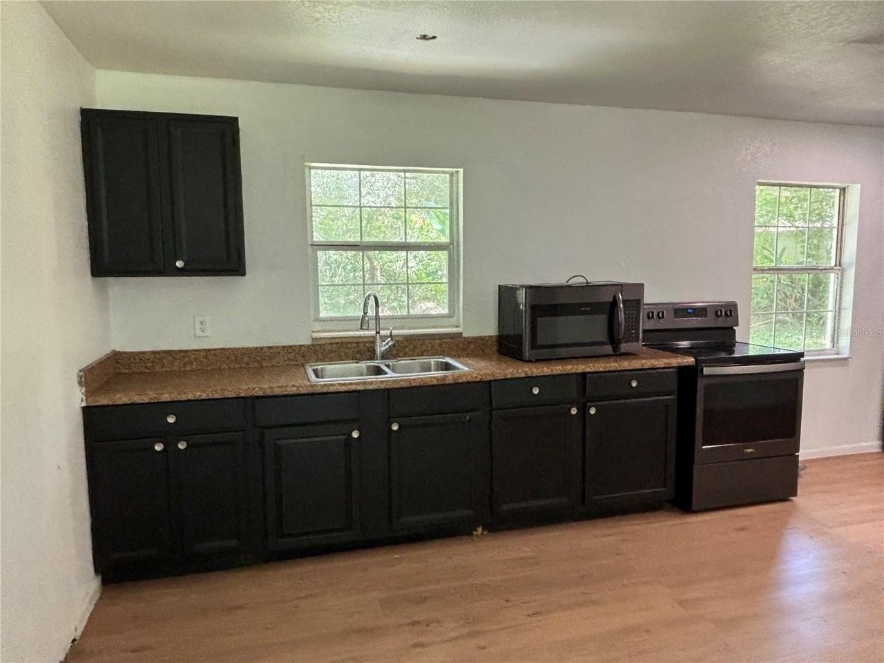 205 S Chandler Ave - Photo 5 of 16