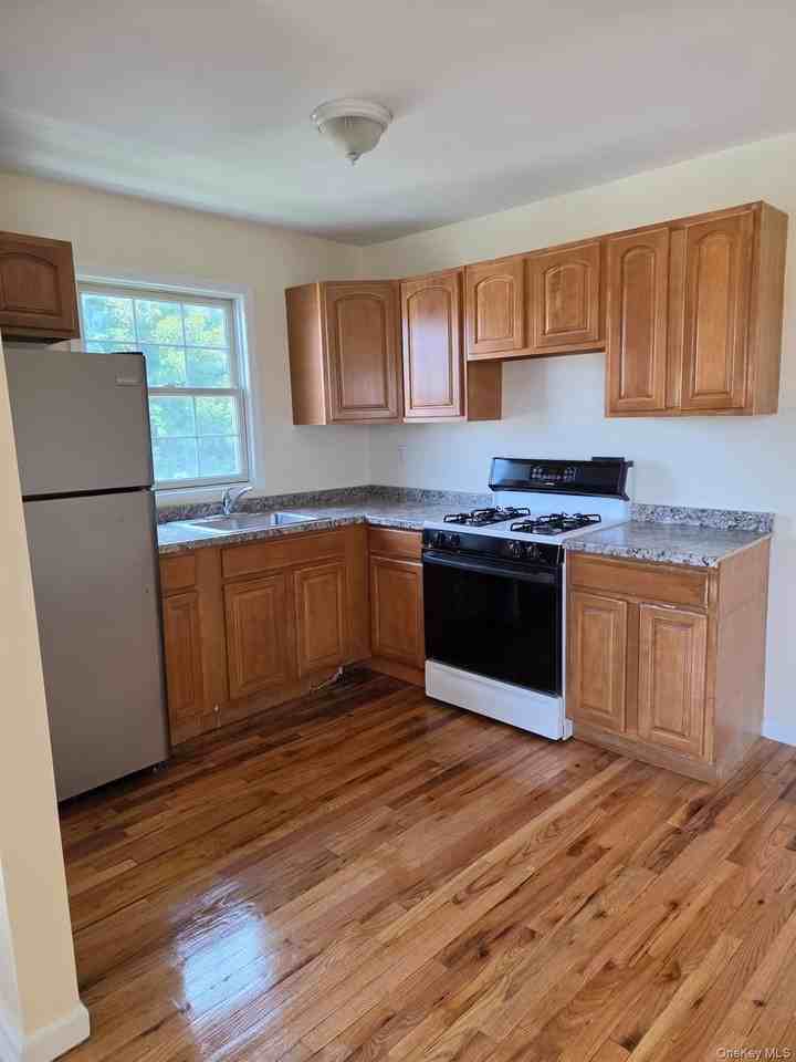 1319 Journal Ave #2 - Photo 2 of 10