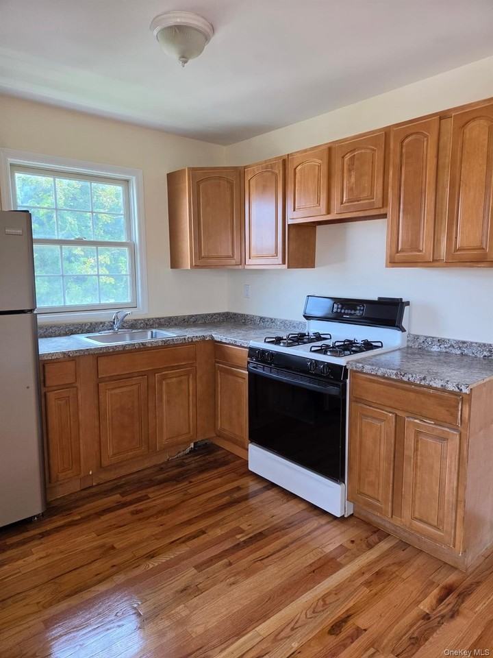 1319 Journal Ave #2 - Photo 4 of 10