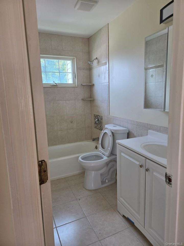1319 Journal Ave #2 - Photo 5 of 10
