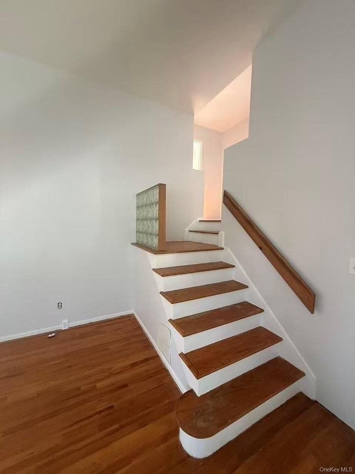 56 Convent Rd - Photo 4 of 14