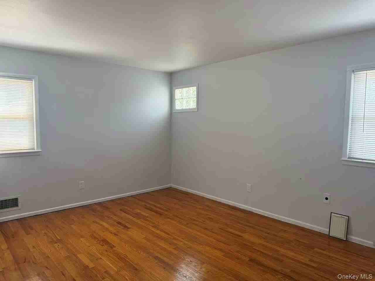 56 Convent Rd - Photo 5 of 14