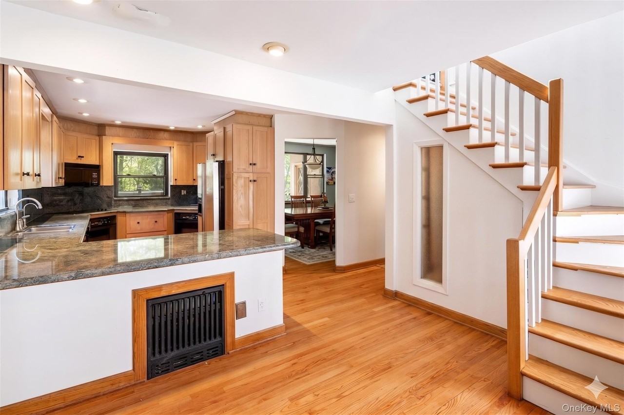 37 Mekeel St - Photo 4 of 42