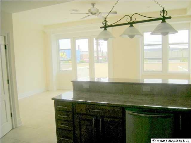 1000 Main St #5 - Photo 5 of 11