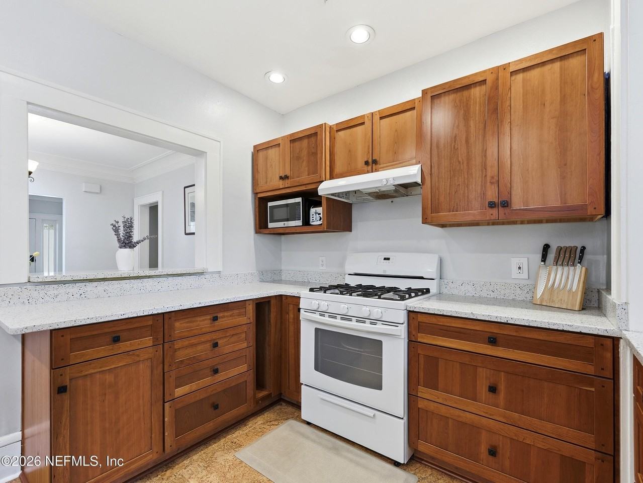 1222 Ingleside Ave - Photo 3 of 36