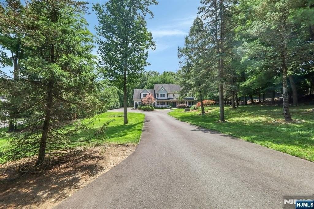 765 Colonial Rd
