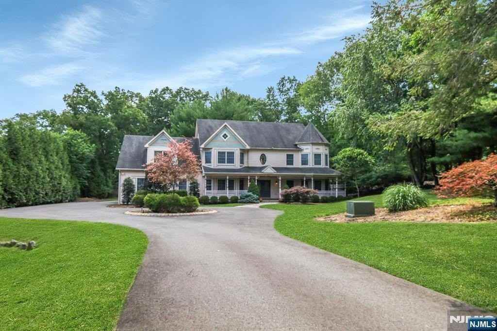 765 Colonial Rd - Photo 2 of 45