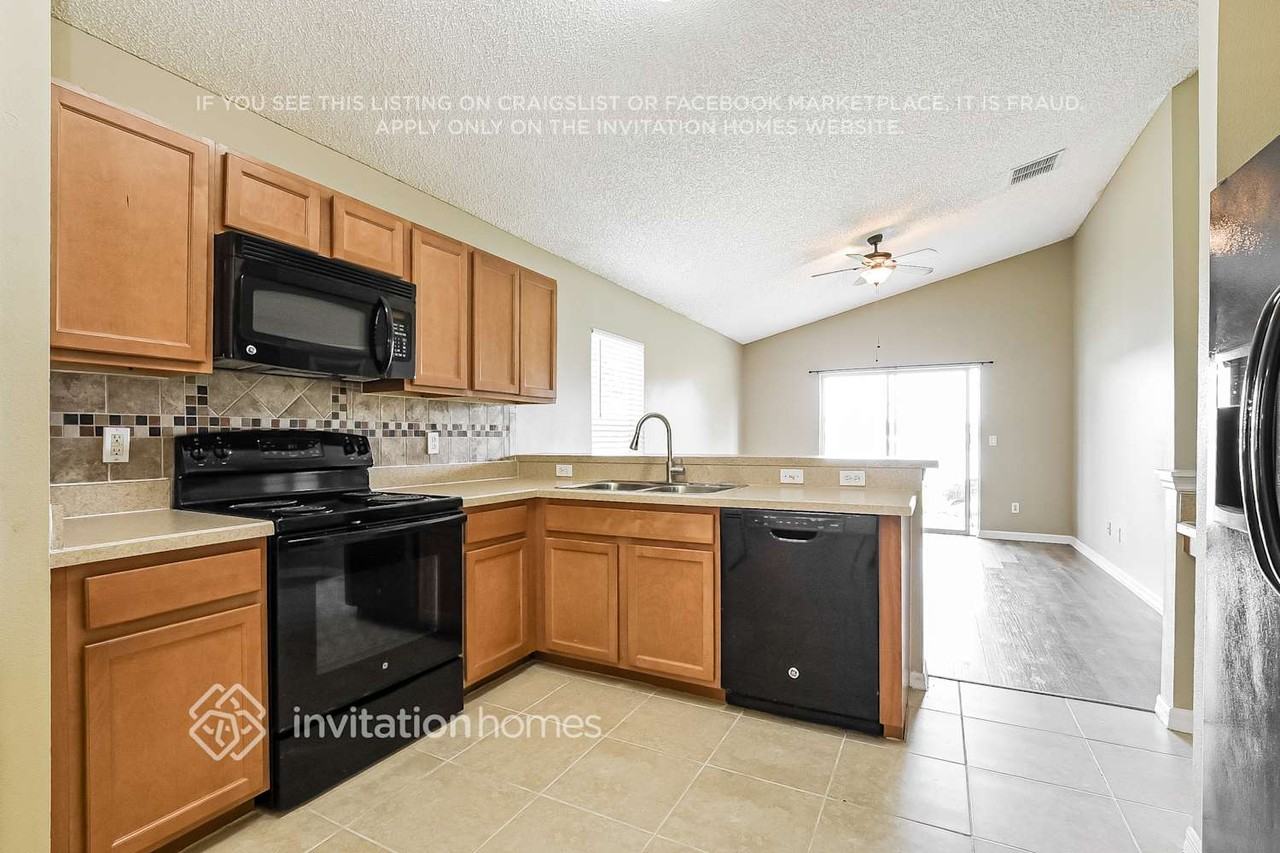 2126 Darlin Cir - Photo 5 of 17