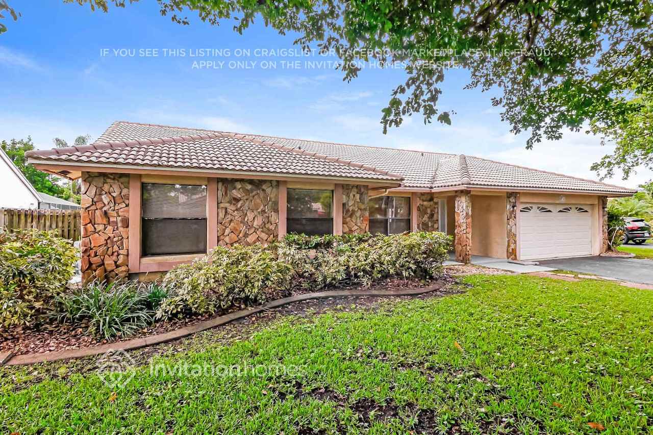 5016 Nw 66th Dr - Photo 3 of 17