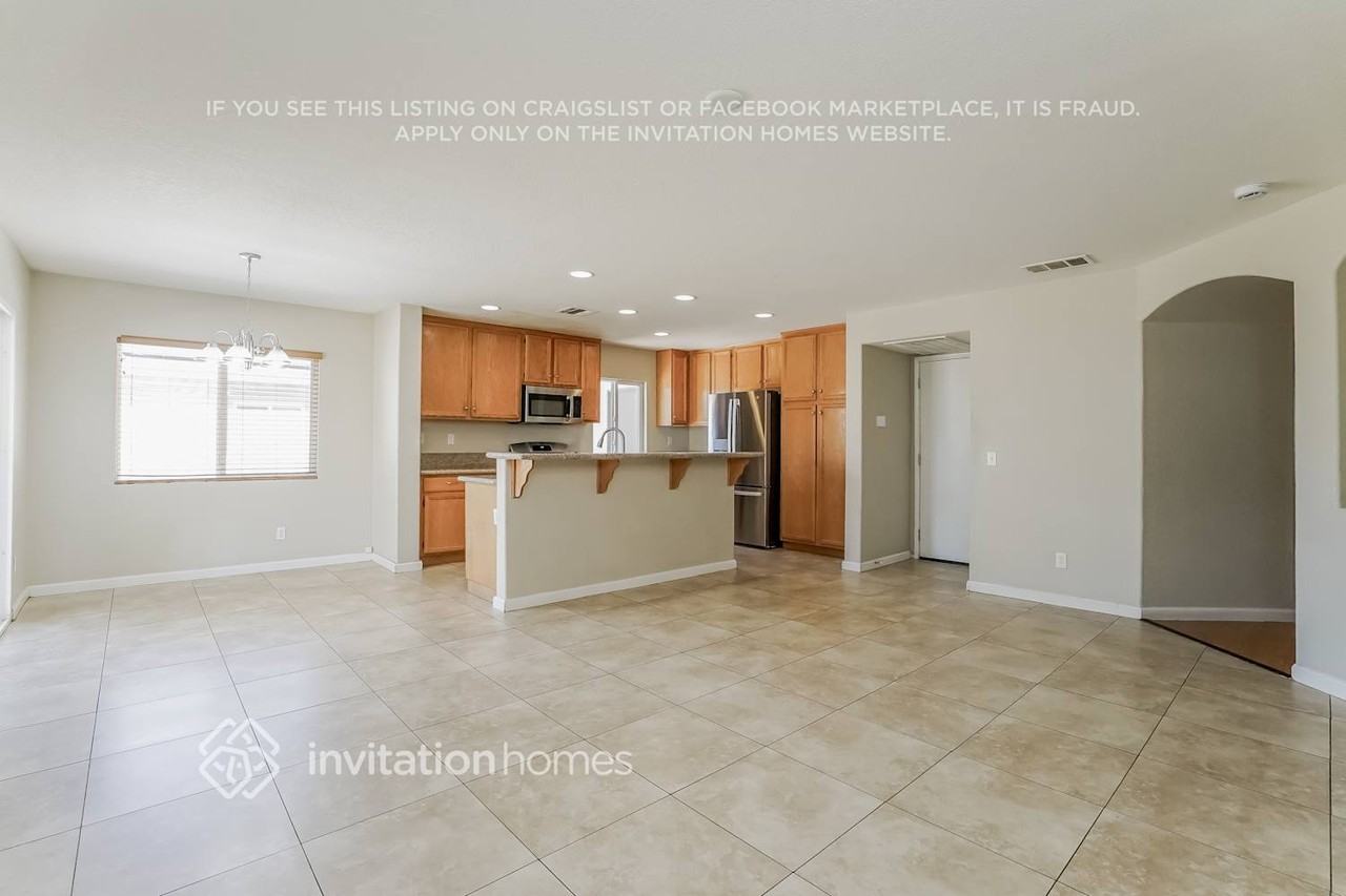 1529 Granville Way - Photo 7 of 18