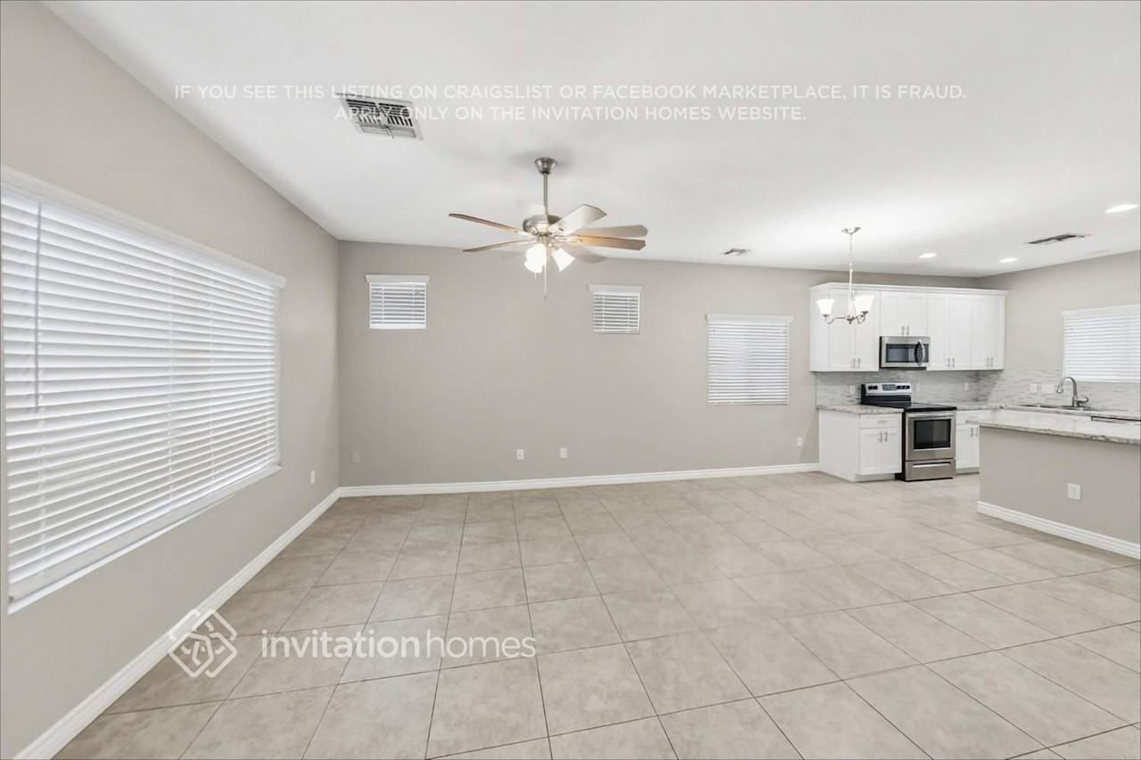 327 S Travis - Photo 7 of 20