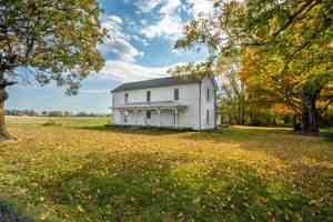 featured image of 6081 Lakeview Rd #1