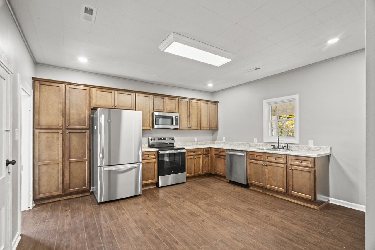 6081 Lakeview Rd #1 - Photo 2 of 39